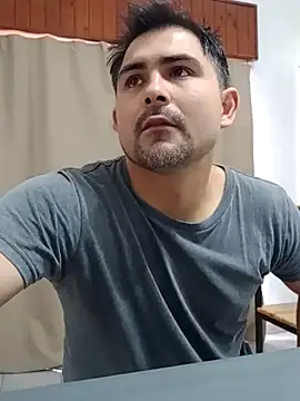 Bradd_32 Adlı Modelin Canlı XXX Sohbeti