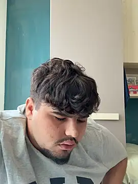 Yannick04 – Naživo XXX chat