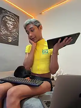 alejo_cute 即時 XXX 聊天