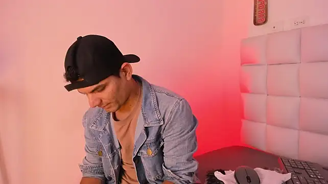 Chat +18 de Esteban_Fox69 ao vivo
