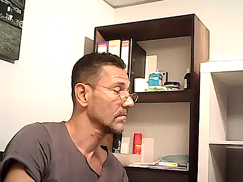 mastercharisma35 Adlı Modelin Canlı XXX Sohbeti