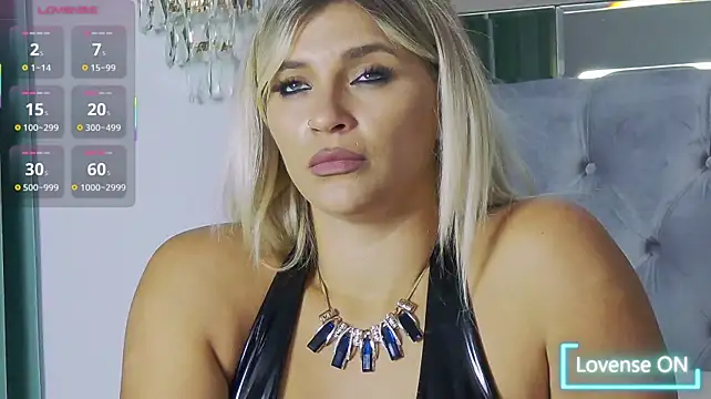 Lorehottie live XXX chat