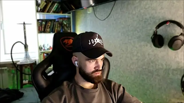 _Serious_Man Adlı Modelin Canlı XXX Sohbeti