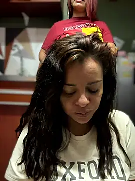 Chat +18 de Sara-77 ao vivo