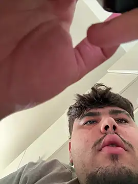 Yannick04 – Naživo XXX chat