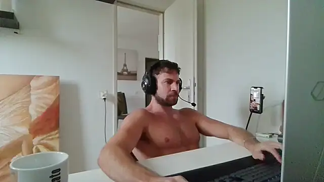 alpha-hunk live XXX chat