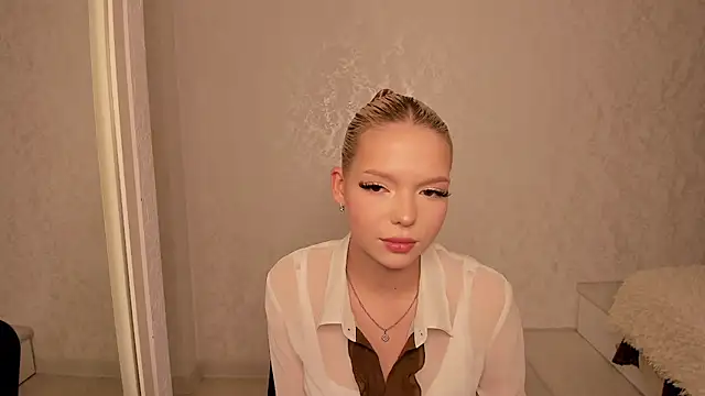 HangZellner Adlı Modelin Canlı XXX Sohbeti