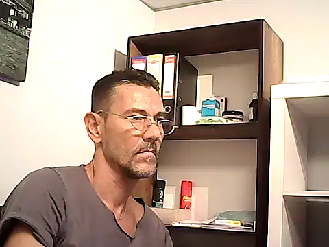 mastercharisma35のライブXXXチャット