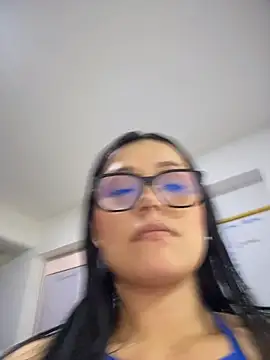 Lola_sweeet18's Live XXX Chat