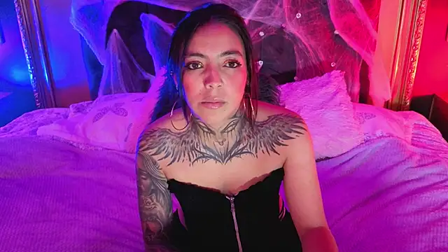 Chat XXX en directo de Gahia_Thompson