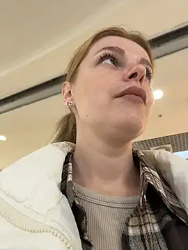 XXX chat uživo modela HarrietDart