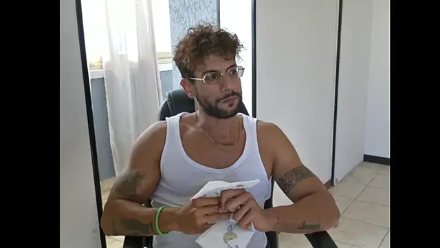 ItalianShadow Chat XXX live