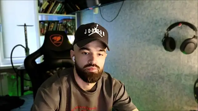 _Serious_Man live XXX chat