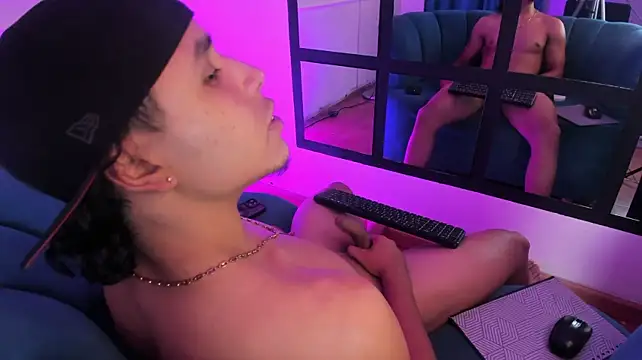 Adrian_voltt's Live XXX Chat