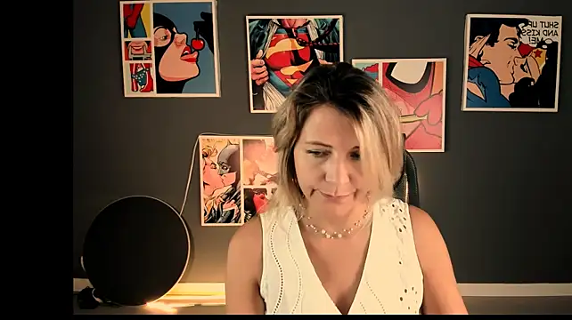 NicoleHitman's Live XXX Chat