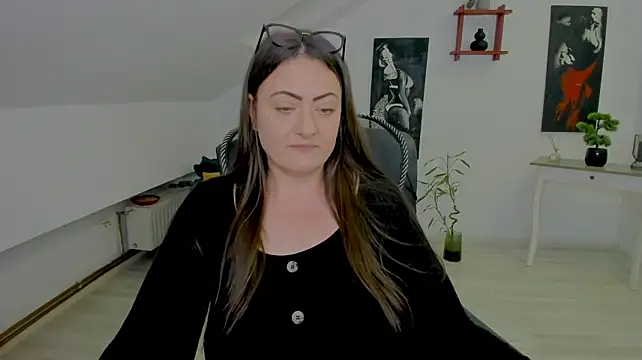 MistressDarrah's Live XXX Chat