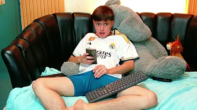 Brian_Montes élő XXX-chatje