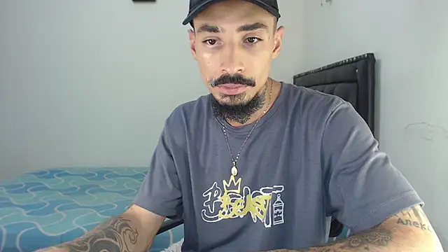 Chat XXX en directo de emiliano_hottt