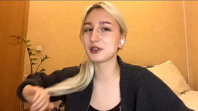 LishaNuding   – Live XXX-chat