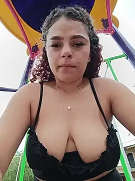 Mommy-Hot Adlı Modelin Canlı XXX Sohbeti