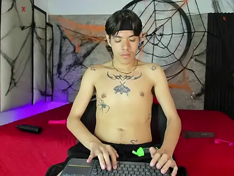 XXX chat uživo modela isaack_grant