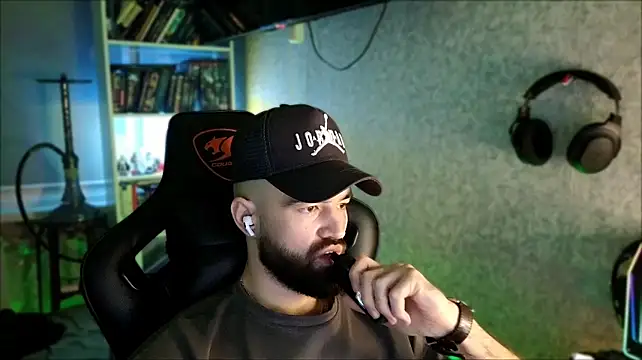 XXX chat uživo modela _Serious_Man