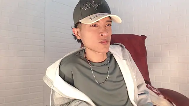 Chatroom XXX en direct de Edward_Milleer