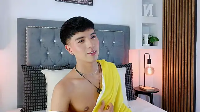 Keen_Nico Chat XXX in diretta