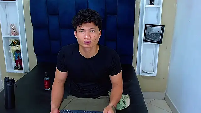 GoldenBoy_23n Live XXX chat