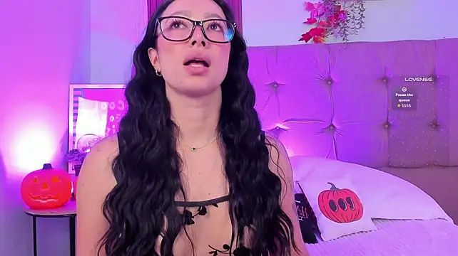 lilyy_evanss Adlı Modelin Canlı XXX Sohbeti