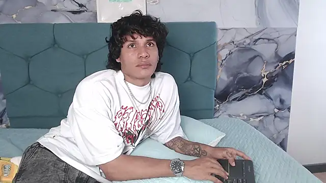 MaximilianRoth's Live XXX Chat