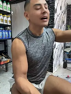 Paul22cm- Chat XXX in diretta