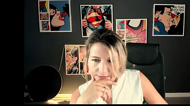 NicoleHitman Adlı Modelin Canlı XXX Sohbeti