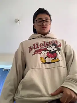 XXX chat uživo modela Adonibaskerville4