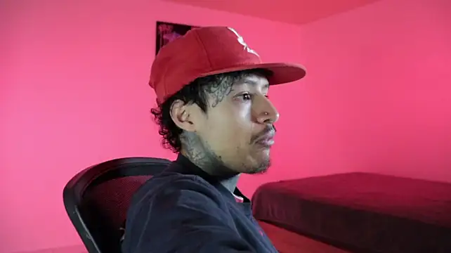 trieone live XXX chat