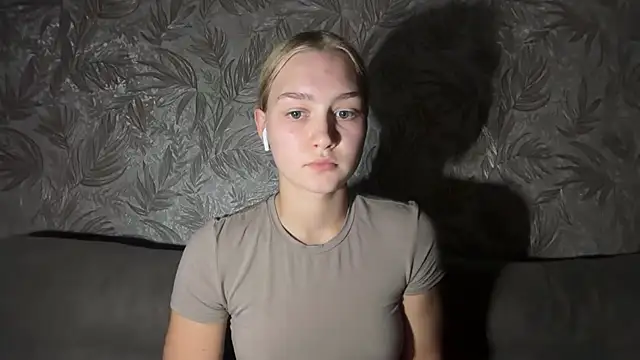 XXX chat uživo modela blondegirl2026