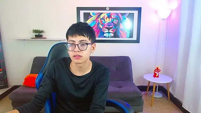 alexcum_18 élő XXX-chatje