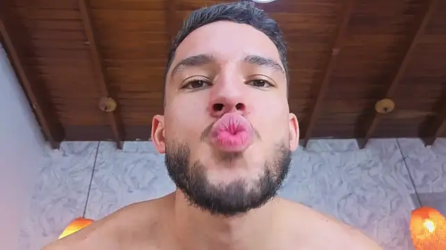 axel_tone Chat XXX in diretta