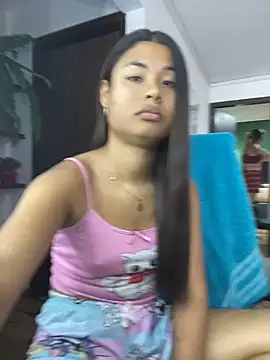 Romie_rous Adlı Modelin Canlı XXX Sohbeti
