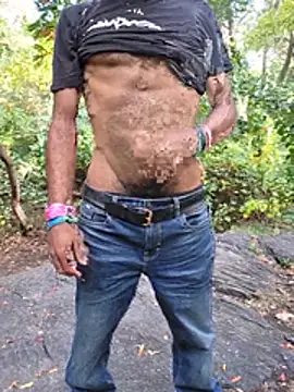 GuyInNY Show in webcam