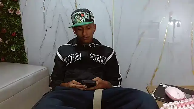 ManSant Chat XXX live
