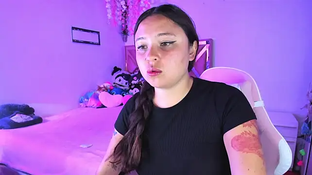 little_emma0's Live XXX Chat