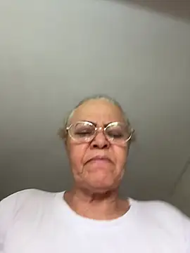 Granny6boys élő XXX-chatje