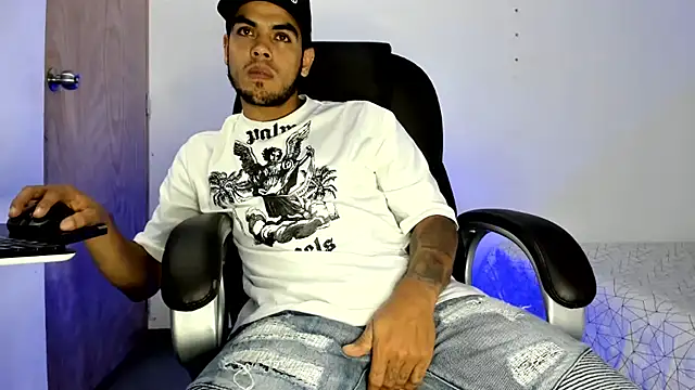 Онлайн чат XXX mikee_scooth