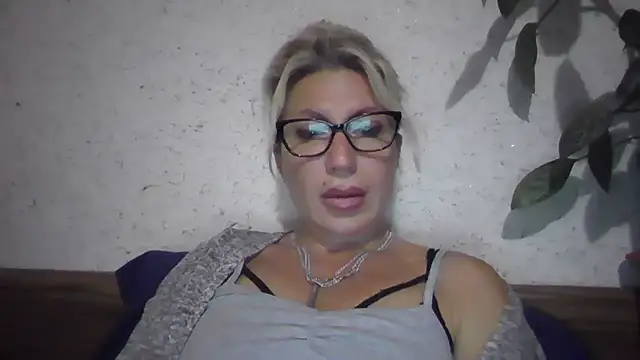fox_red_lady7's Live XXX Chat