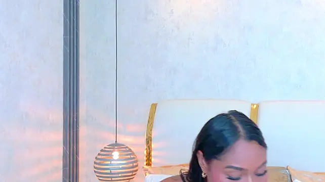 Chat +18 de NaiomyLanes ao vivo