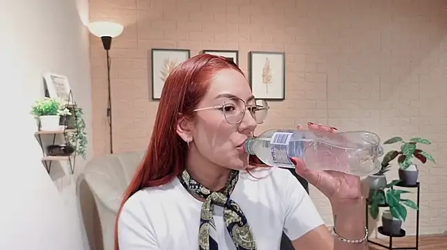 MissOffice_ élő XXX-chatje