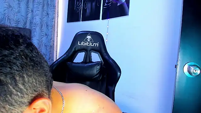 צ'א ט XXX בשידור חי של DarellTheseo