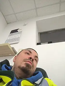 Berti3128 élő XXX-chatje
