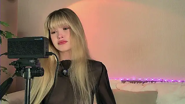 BellaSecrettt XXX чат на живо